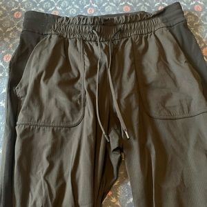 Lululemon joggers with side panel and paperbag waist